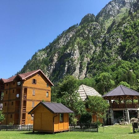 Rezidenca: Quku I Valbones Hotel Buitenkant foto